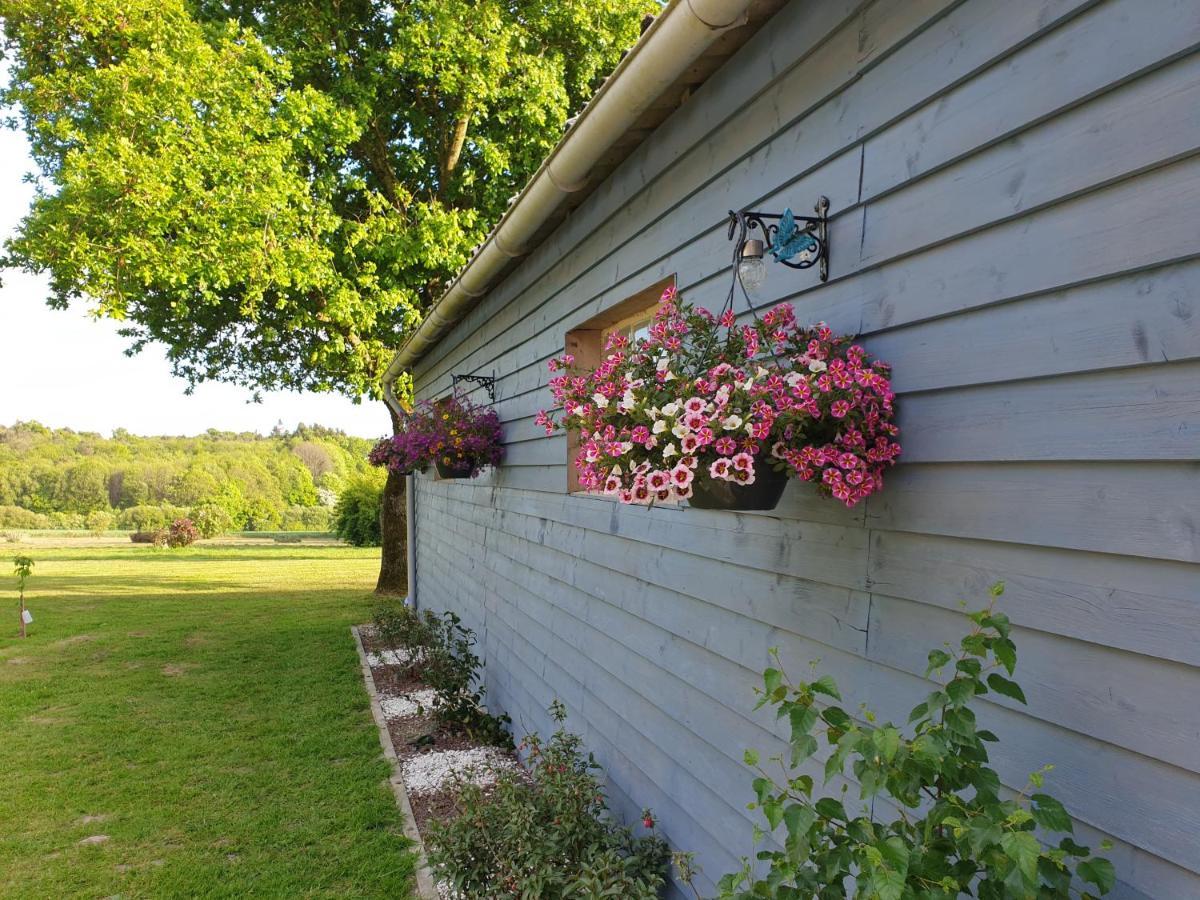Charming Traditional 2-Bed Cottage Near Plemet ภายนอก รูปภาพ