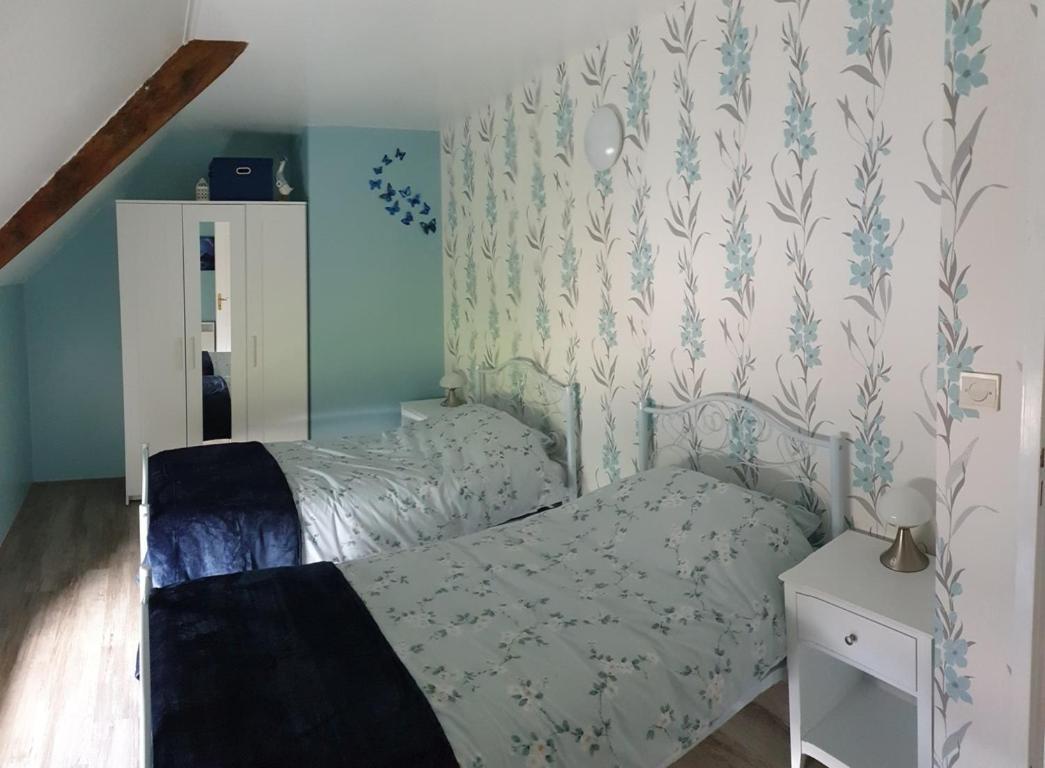 Charming Traditional 2-Bed Cottage Near Plemet ภายนอก รูปภาพ